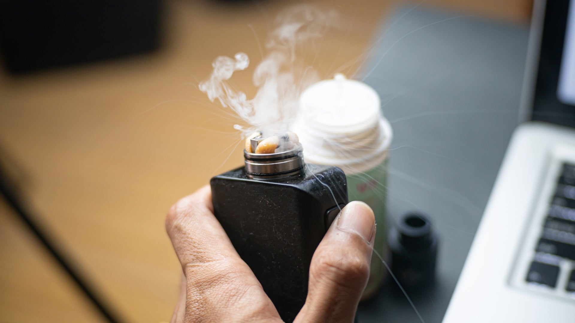 Delta 8 vs THC-A: A Detailed Look at Extraction, Effects, and Legality